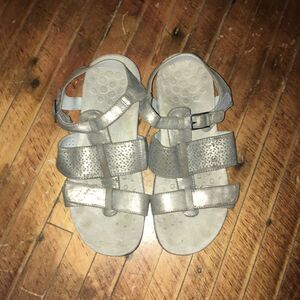 Vionic metallic silver arch support strappy sandals size 8